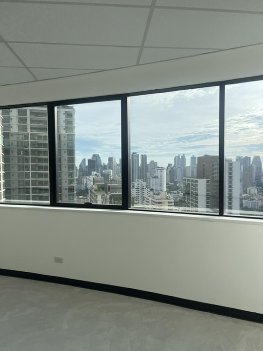 For RentOfficeRama9, Petchburi, RCA : For rent Italthai Tower, 14th floor, area size 502.25, rent square meter 530 baht per 1 square meter, contract 2 years.