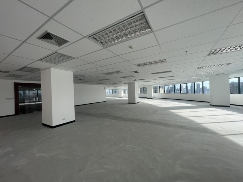 For RentOfficeRama9, Petchburi, RCA : For rent Italthai Tower, 14th floor, area size 502.25, rent square meter 530 baht per 1 square meter, contract 2 years.