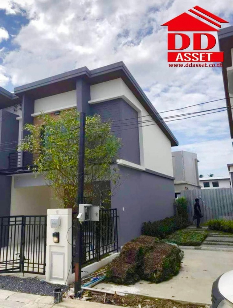 For SaleTownhomeNonthaburi, Bang Yai, Bangbuathong : 2 storey townhome for sale, The Gallery Village. Nature's Trend Rattanathibet-Ratchapruek Village on Ratchaphruek Road near Bang Phlu BTS station Access in many ways, convenient to travel.
