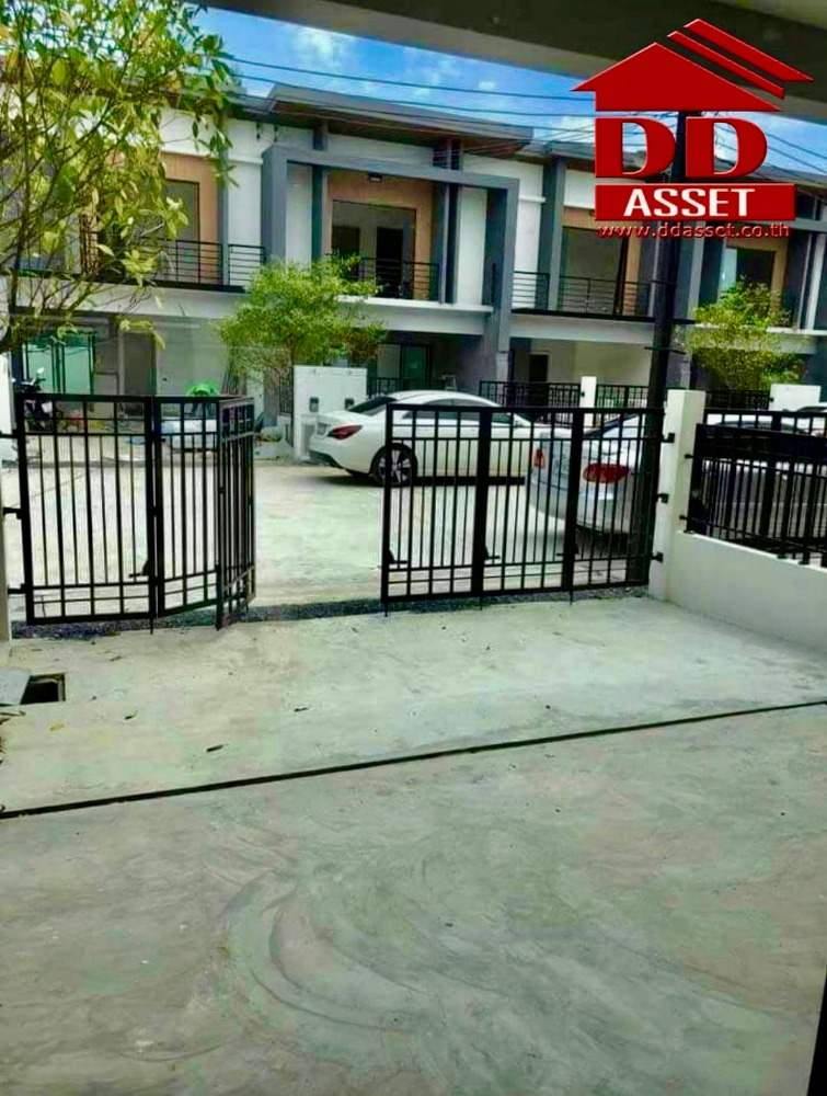 For SaleTownhomeNonthaburi, Bang Yai, Bangbuathong : 2 storey townhome for sale, The Gallery Village. Nature's Trend Rattanathibet-Ratchapruek Village on Ratchaphruek Road near Bang Phlu BTS station Access in many ways, convenient to travel.