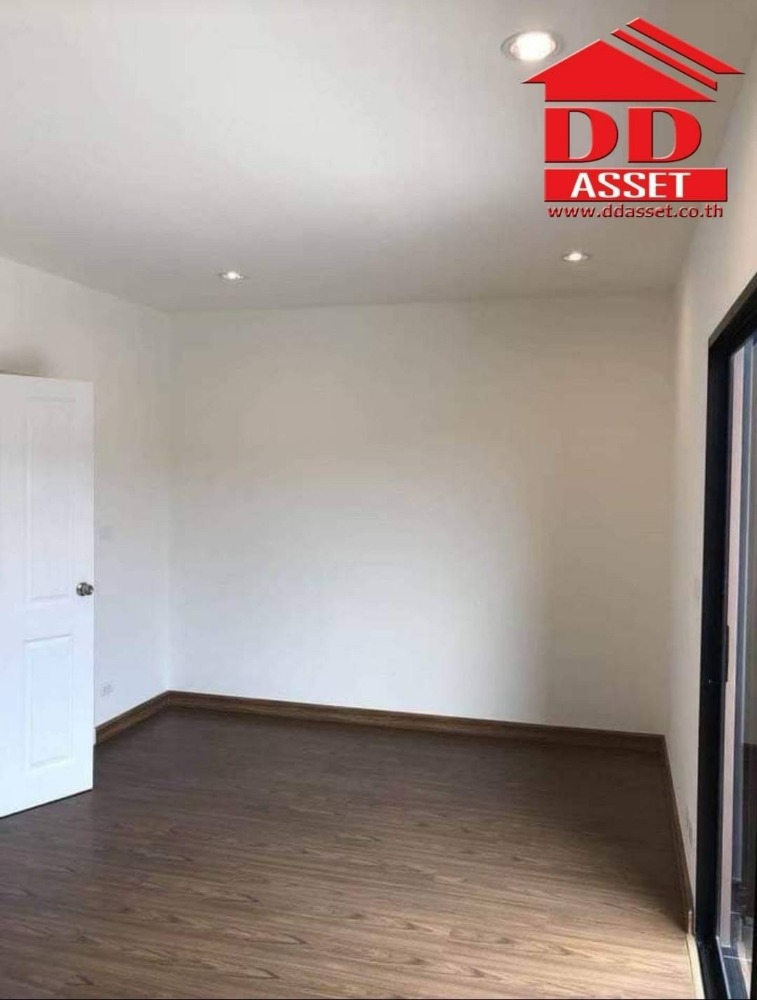 For SaleTownhomeNonthaburi, Bang Yai, Bangbuathong : 2 storey townhome for sale, The Gallery Village. Nature's Trend Rattanathibet-Ratchapruek Village on Ratchaphruek Road near Bang Phlu BTS station Access in many ways, convenient to travel.