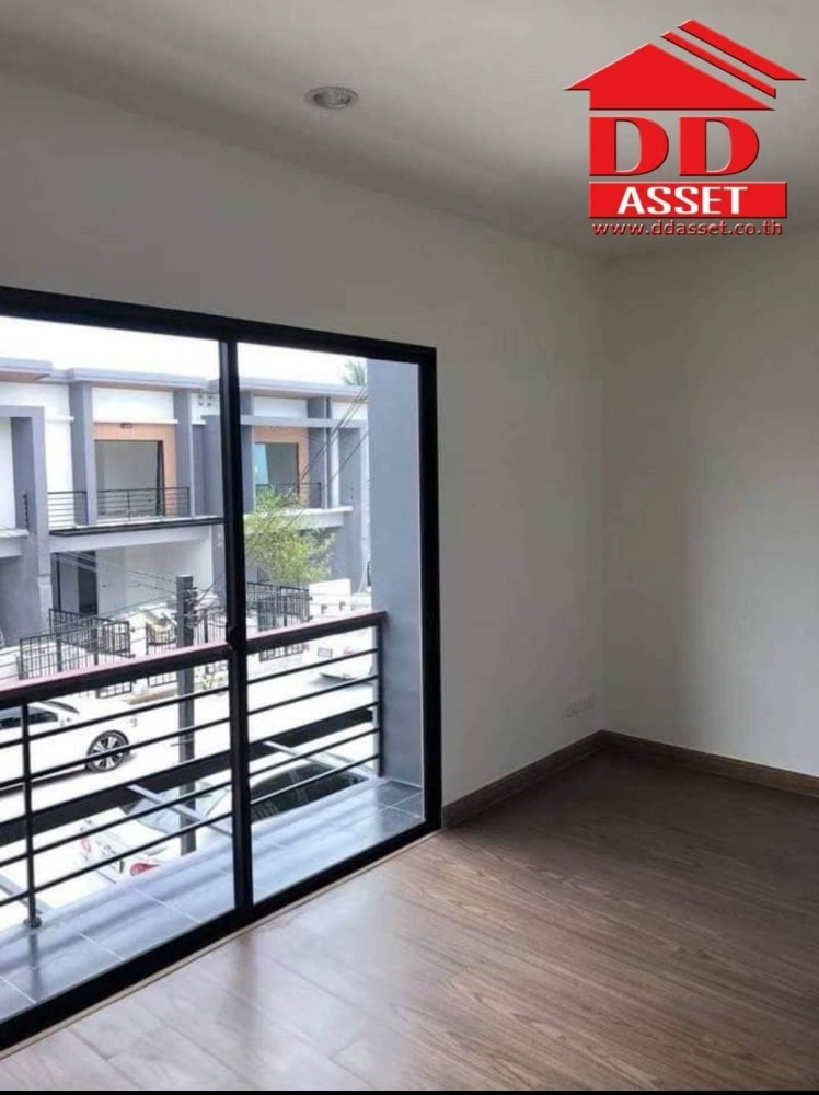 For SaleTownhomeNonthaburi, Bang Yai, Bangbuathong : 2 storey townhome for sale, The Gallery Village. Nature's Trend Rattanathibet-Ratchapruek Village on Ratchaphruek Road near Bang Phlu BTS station Access in many ways, convenient to travel.