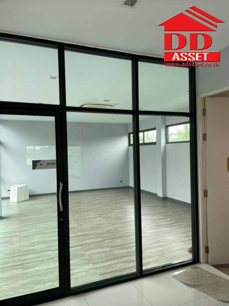 For SaleTownhomeNonthaburi, Bang Yai, Bangbuathong : 2 storey townhome for sale, The Gallery Village. Nature's Trend Rattanathibet-Ratchapruek Village on Ratchaphruek Road near Bang Phlu BTS station Access in many ways, convenient to travel.