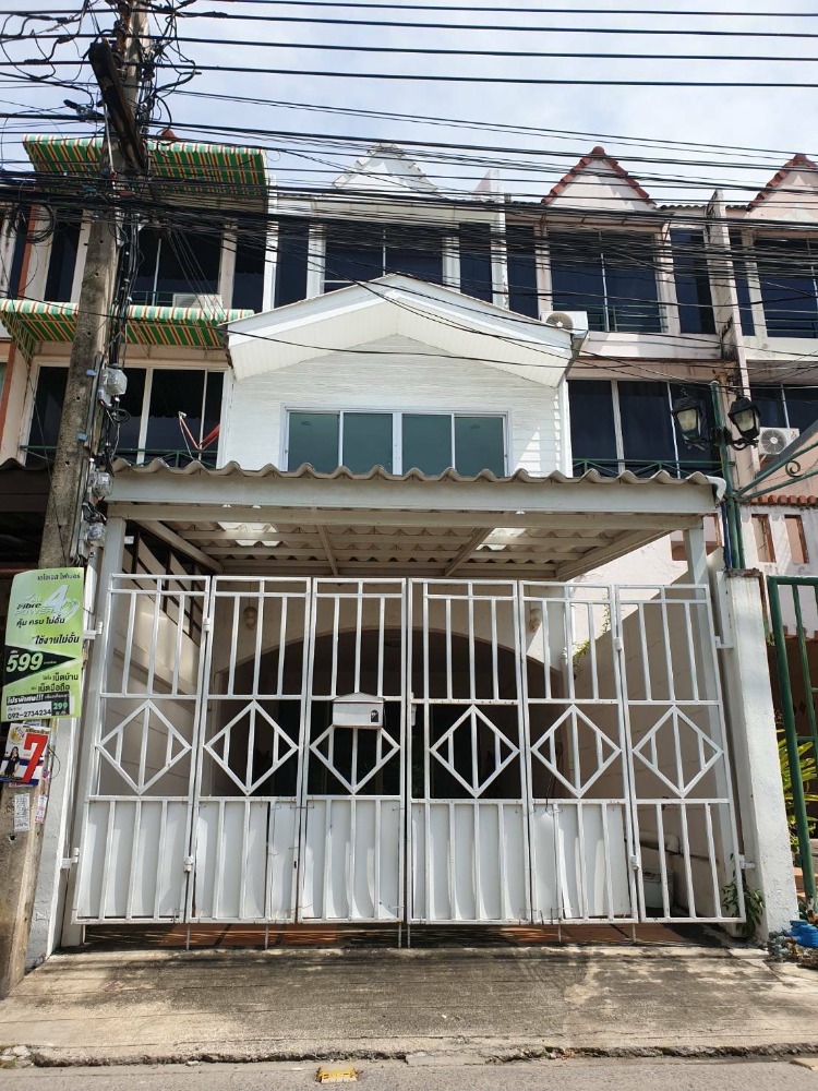 ขายทาวน์โฮมโชคชัย4 ลาดพร้าว71 : ทาวน์เฮ้าส์ นาคนิวาส 7 / 4 ห้องนอน (ขาย), Townhouse Nakniwat 7 / Townhouse 4 Bedrooms (FOR SALE) RUK310
