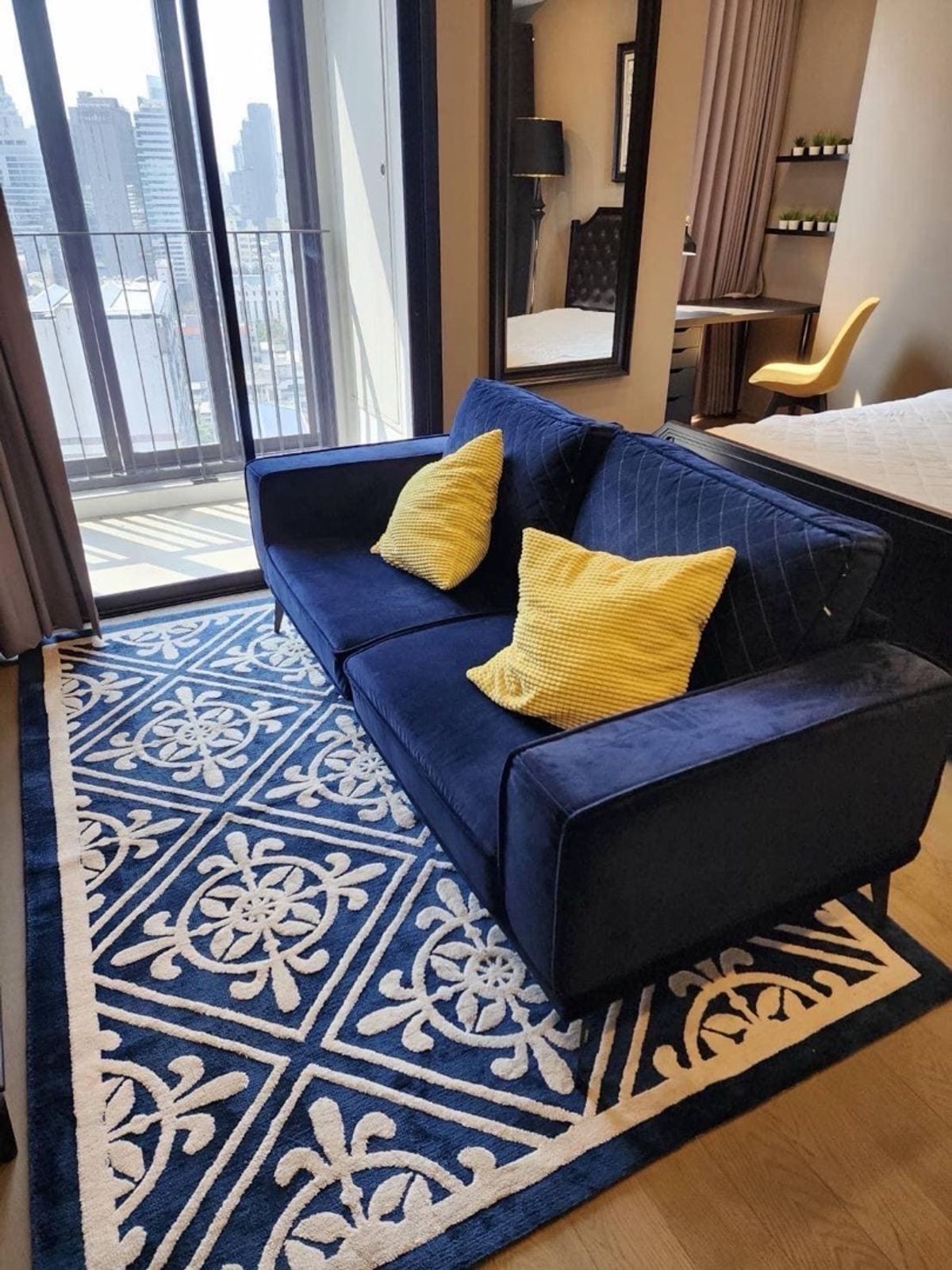 ขายคอนโดสยาม จุฬา สามย่าน : ขายด่วน ราคาเท่าทุน  !!  1Bed 1Bath 34.5Sqm.Fully Furnished 7.9mb. Ready to move. ฟรีทุกค่าใช้จ่าย คุณไผ่ ฝ่ายขายโครงการ 
