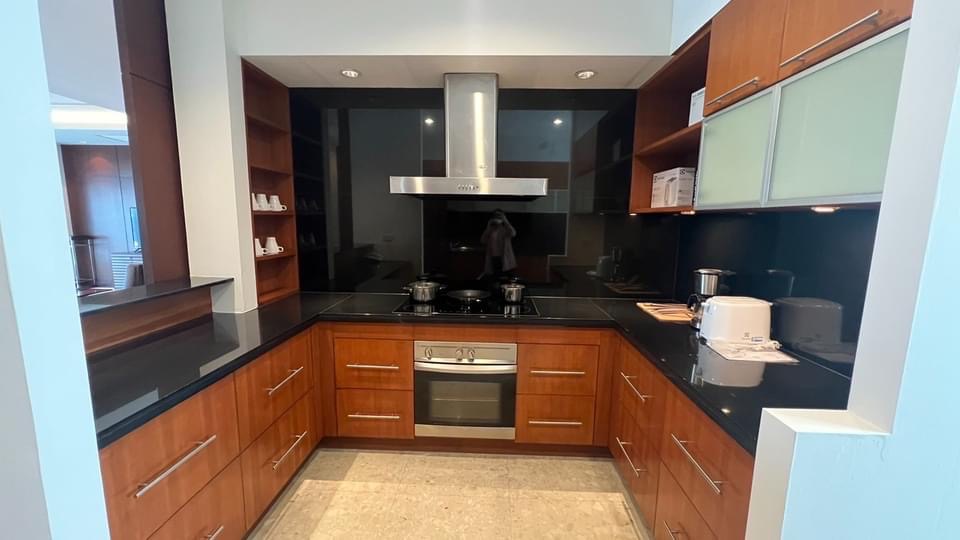 ให้เช่าคอนโดวิทยุ ชิดลม หลังสวน : Royal Residence Park 3bed 3bath 230sqm. 140,000/mth