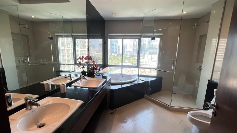 ให้เช่าคอนโดวิทยุ ชิดลม หลังสวน : Royal Residence Park 3bed 3bath 230sqm. 140,000/mth