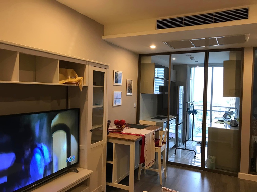 ให้เช่าคอนโดสาทร นราธิวาส : For rent The Room Sathorn - Pan 1 bedroom high floor unblocked view