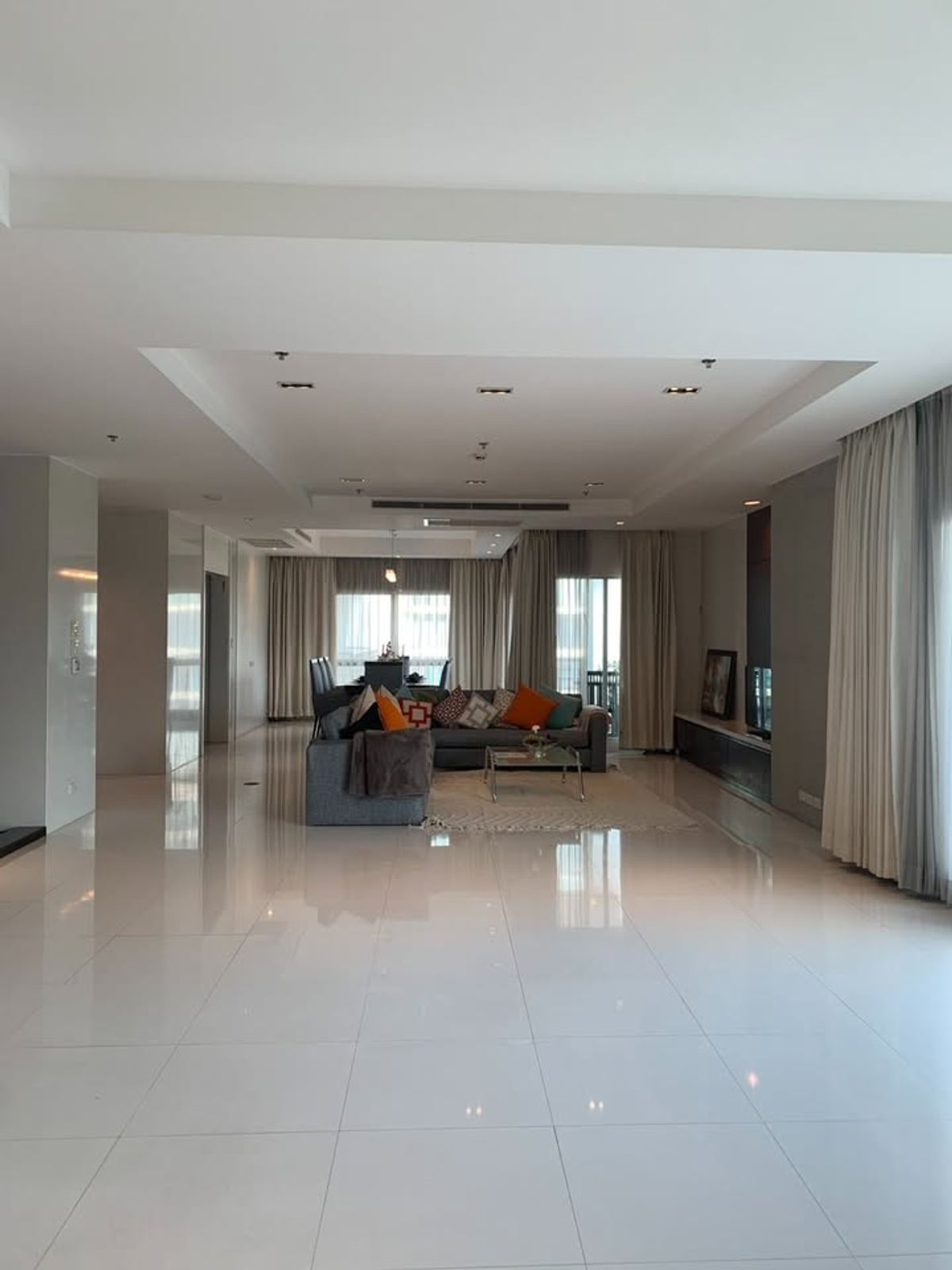ให้เช่าคอนโดวิทยุ ชิดลม หลังสวน : +++เช่าด่วน+++ Royal Residence Park*** 3 ห้องนอน ขนาด 385 ตร.ม.  แต่งครบพร้อมอยู่