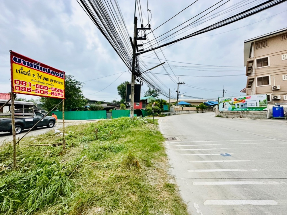 For SaleLandPattaya, Bangsaen, Chonburi : Land for sale, Khlong Tamru 7, Chonburi, area 2 rai 86 sq. wa, Khlong Tamru, Mueang Chon Buri, golden location, corner plot. Easy to travel in and out of many routes.