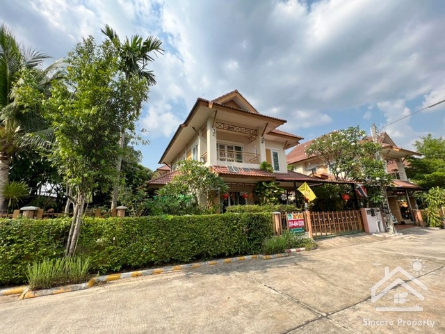For SaleHouseSriracha Laem Chabang Ban Bueng : House for sale at Nathawadee 2, behind the corner, near the Tiger Zoo, Night Square, Sriracha, Chonburi, shady with gardening inside the house.