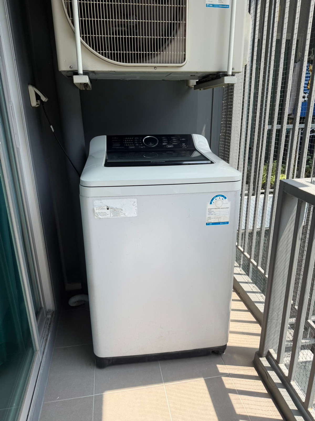 For RentCondoChaengwatana, Muangthong : Condo for rent, Hall mark Chaengwattana 17, size 34 sq m., price 9,000 baht, Building B, 8th floor, room 47/158, opposite Central Chaengwattana. Next to the main road, easy to enter and exit.  (New room ready to move in)