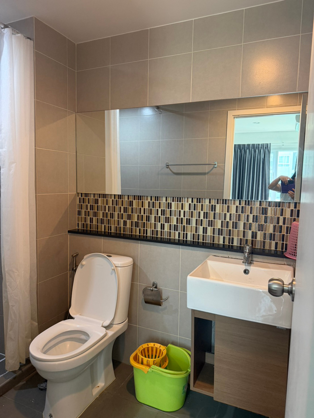 For RentCondoChaengwatana, Muangthong : Condo for rent, Hall mark Chaengwattana 17, size 34 sq m., price 9,000 baht, Building B, 8th floor, room 47/158, opposite Central Chaengwattana. Next to the main road, easy to enter and exit.  (New room ready to move in)