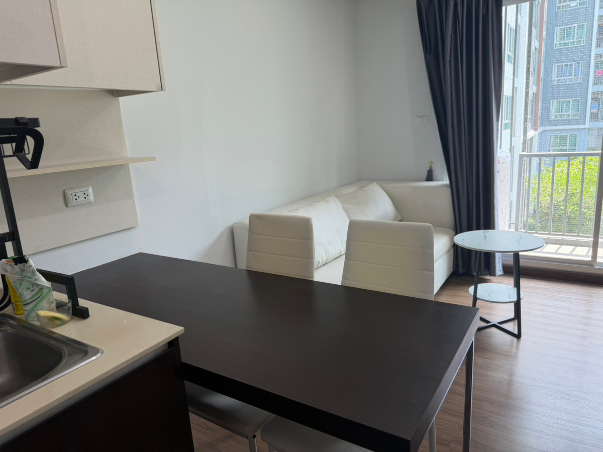 For RentCondoChaengwatana, Muangthong : Condo for rent, Hall mark Chaengwattana 17, size 34 sq m., price 9,000 baht, Building B, 8th floor, room 47/158, opposite Central Chaengwattana. Next to the main road, easy to enter and exit.  (New room ready to move in)