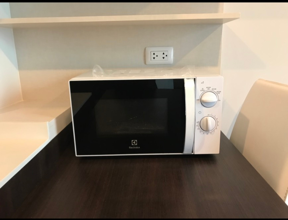 For RentCondoChaengwatana, Muangthong : Condo for rent, Hall mark Chaengwattana 17, size 34 sq m., price 9,000 baht, Building B, 8th floor, room 47/158, opposite Central Chaengwattana. Next to the main road, easy to enter and exit.  (New room ready to move in)