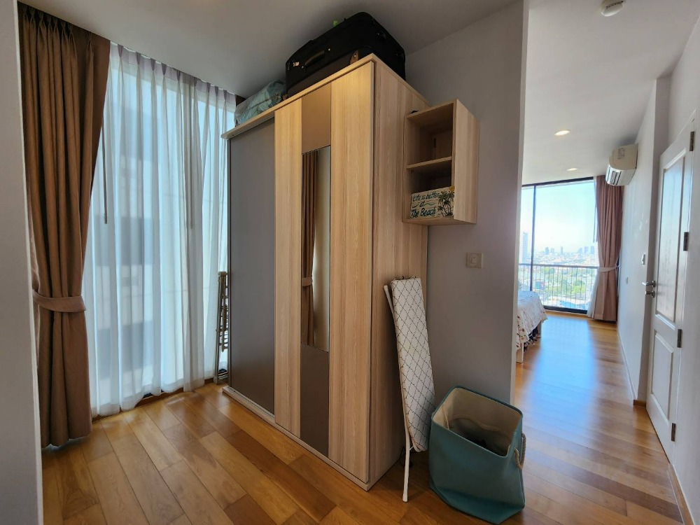 For SaleCondoSathorn, Narathiwat : Sell ​​Noble Revo Silom, Noble Revo Silom, good location condo in Silom and Sathorn area, 160 meters away from Surasak BTS, high floor, corner room, 55 sq m, 1 bed, river view, west, fully furnished, 7.5 million baht.*