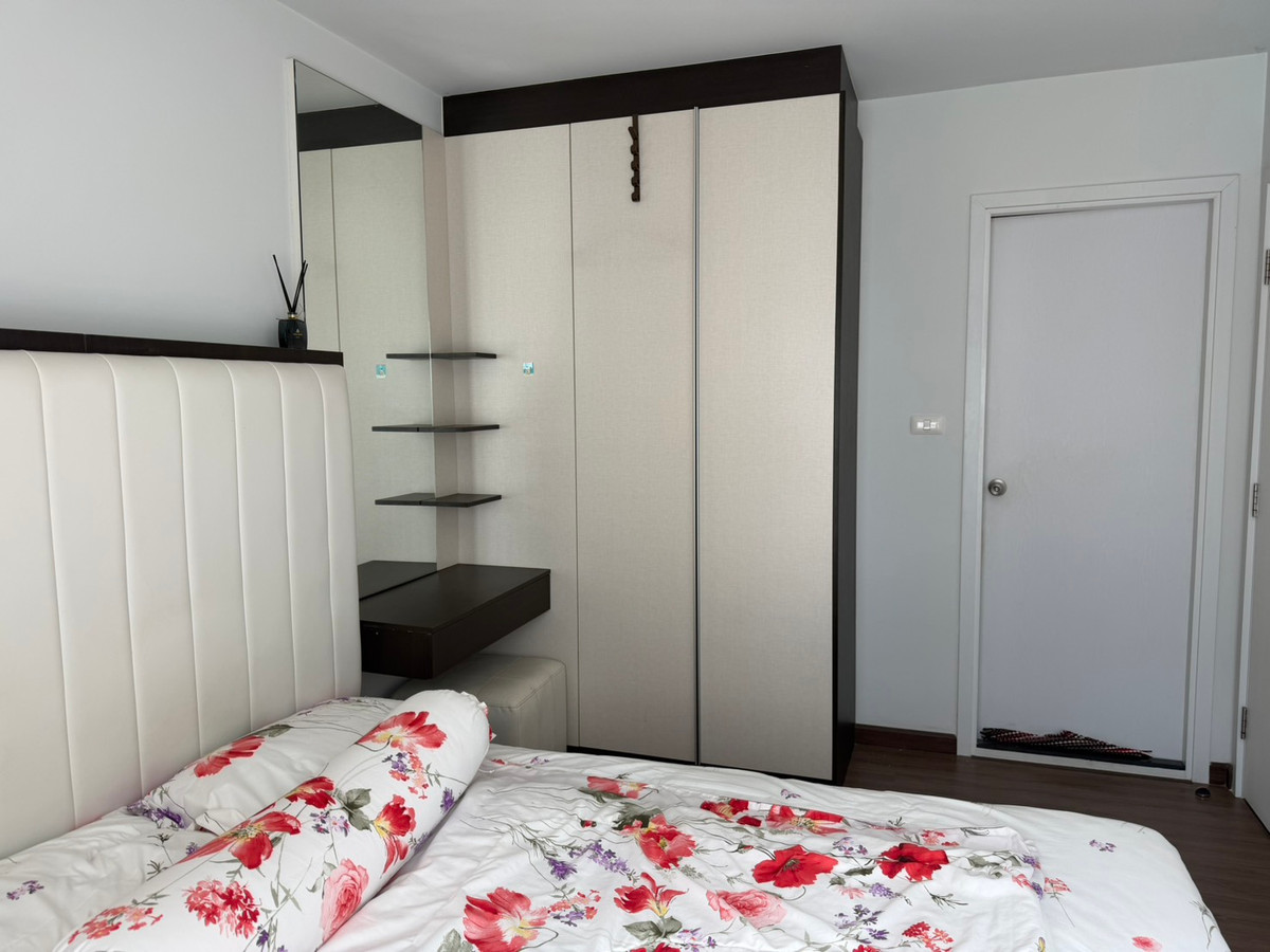 For RentCondoChaengwatana, Muangthong : Condo for rent, Hall mark Chaengwattana 17, size 34 sq m., price 9,000 baht, Building B, 8th floor, room 47/158, opposite Central Chaengwattana. Next to the main road, easy to enter and exit.  (New room ready to move in)