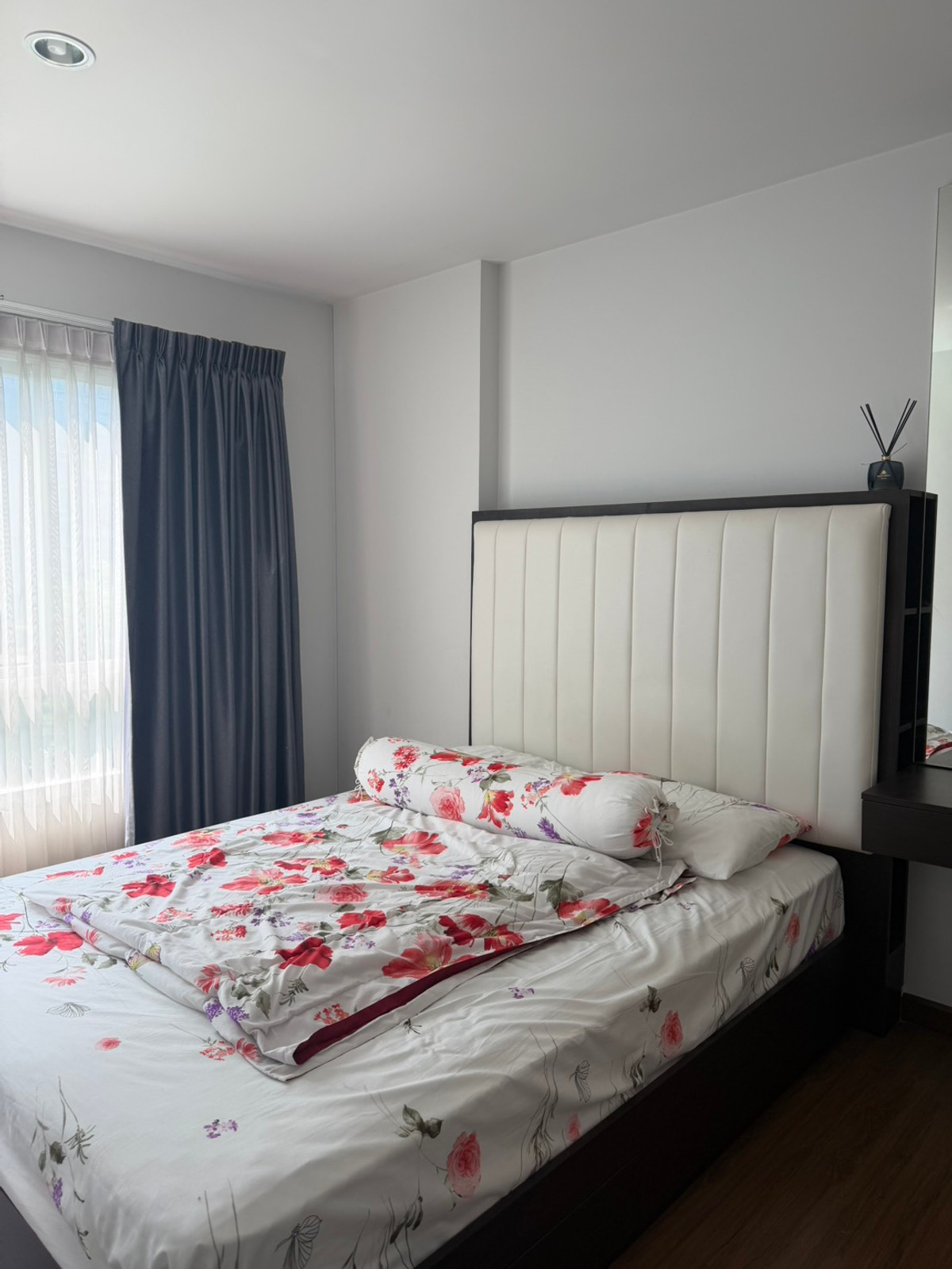 For RentCondoChaengwatana, Muangthong : Condo for rent, Hall mark Chaengwattana 17, size 34 sq m., price 9,000 baht, Building B, 8th floor, room 47/158, opposite Central Chaengwattana. Next to the main road, easy to enter and exit.  (New room ready to move in)