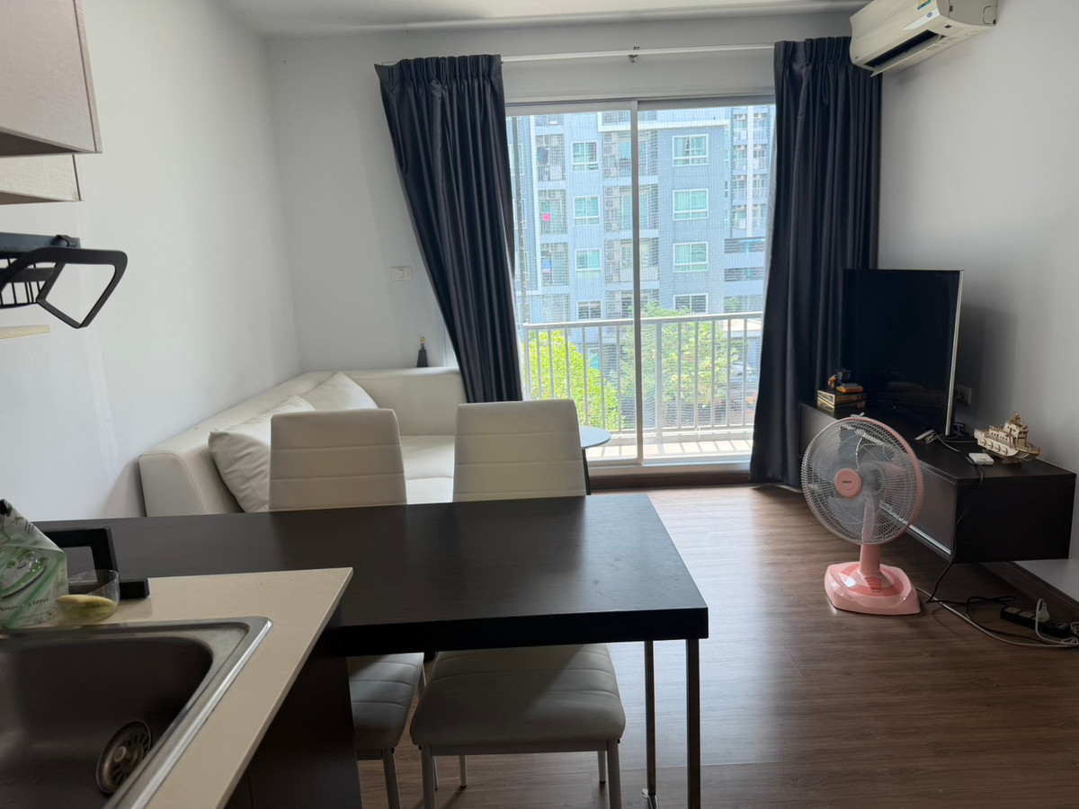 ให้เช่าคอนโดแจ้งวัฒนะ เมืองทอง : ให้เช่าคอนโด Hall mark แจ้งวัฒนะ 17 ขนาด 34 ตรม.ราคา 8,500  บาท ตึก ฺ A ชั้น 5 ห้อง 45/70  วิวสระ อยู่ตรงข้ามเซ็นทรัลแจ้งฒนะ ติดถนนใหญ่เข้าออกสะดวก  (ห้องใหม่พร้อมอยู่)