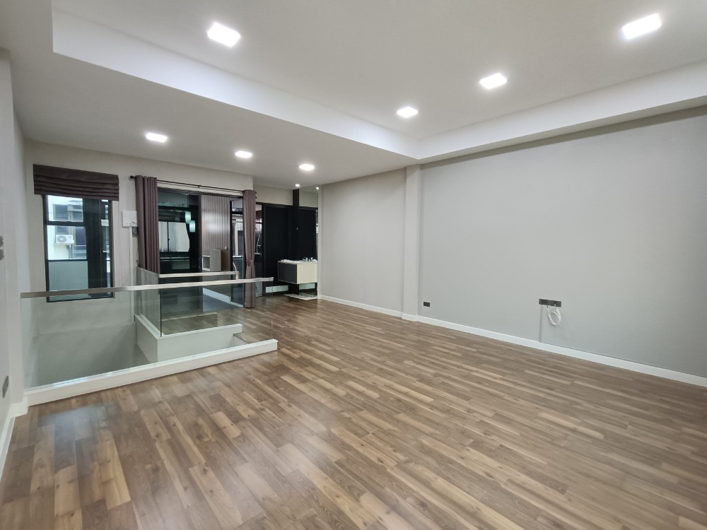 ให้เช่าทาวน์โฮมนวมินทร์ รามอินทรา : ให้เช่าทาวน์โฮม หมู่บ้าน the terrace (เดอะ เทอเรซ) ซอยรามอินทรา65 ห่างจากสถานีรถไฟฟ้าสายสีชมพู 150เมตร