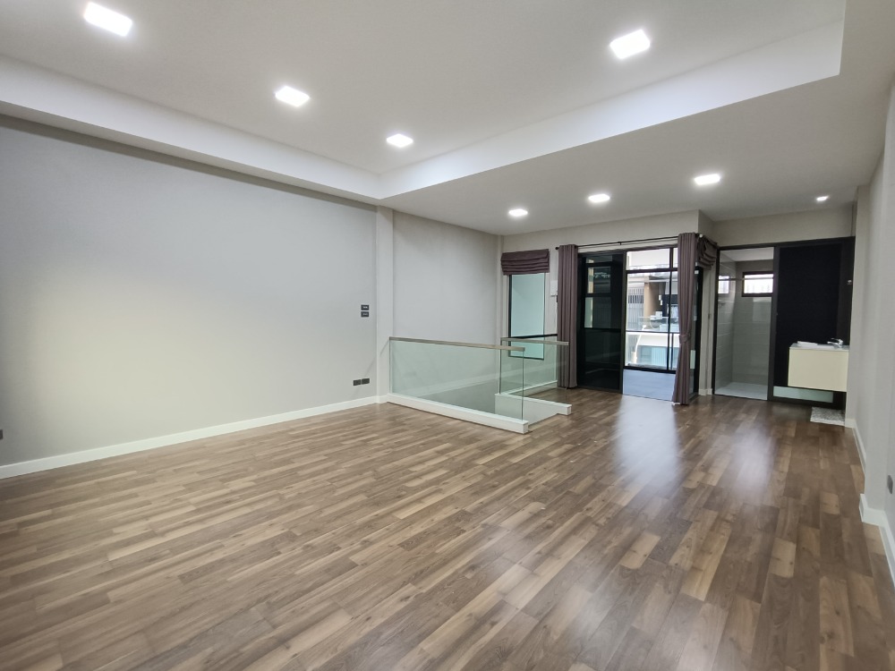 ให้เช่าทาวน์โฮมนวมินทร์ รามอินทรา : ให้เช่าทาวน์โฮม หมู่บ้าน the terrace (เดอะ เทอเรซ) ซอยรามอินทรา65 ห่างจากสถานีรถไฟฟ้าสายสีชมพู 150เมตร