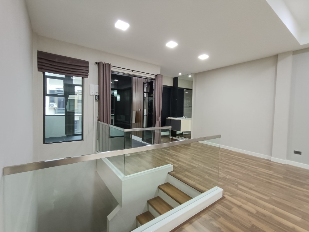 ให้เช่าทาวน์โฮมนวมินทร์ รามอินทรา : ให้เช่าทาวน์โฮม หมู่บ้าน the terrace (เดอะ เทอเรซ) ซอยรามอินทรา65 ห่างจากสถานีรถไฟฟ้าสายสีชมพู 150เมตร