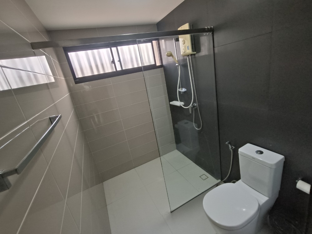 ให้เช่าทาวน์โฮมนวมินทร์ รามอินทรา : ให้เช่าทาวน์โฮม หมู่บ้าน the terrace (เดอะ เทอเรซ) ซอยรามอินทรา65 ห่างจากสถานีรถไฟฟ้าสายสีชมพู 150เมตร