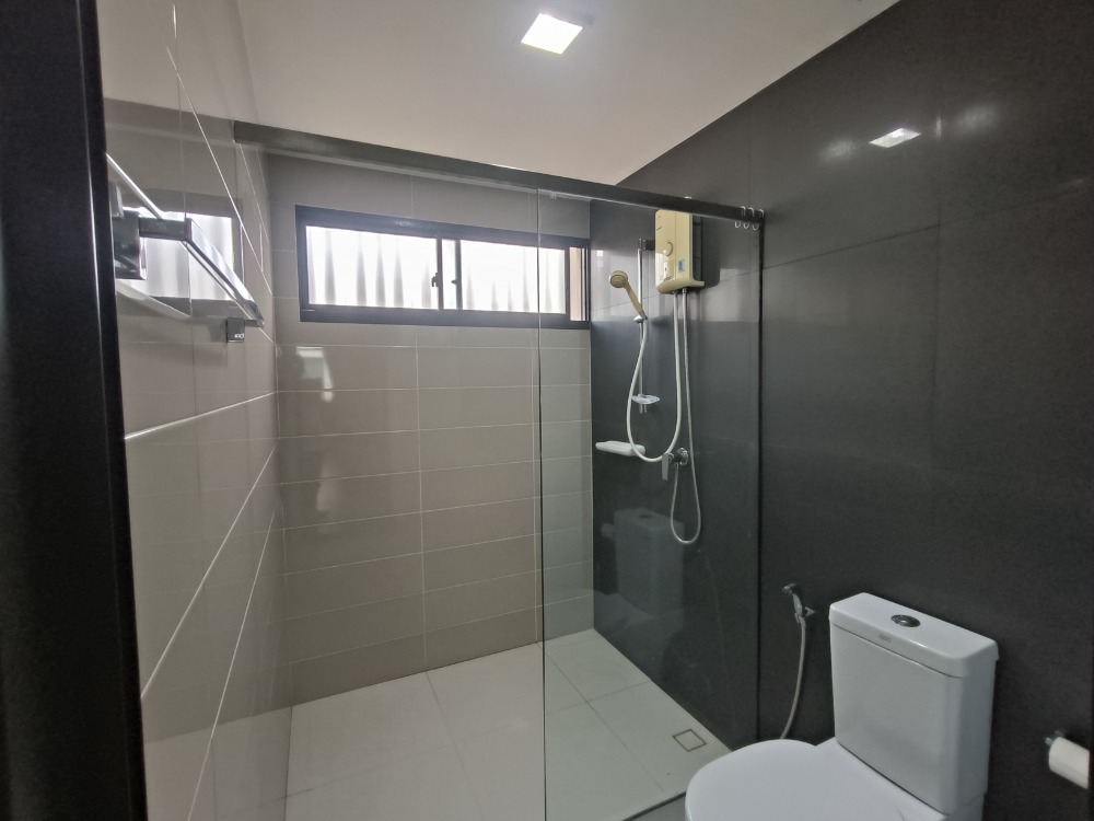 ให้เช่าทาวน์โฮมนวมินทร์ รามอินทรา : ให้เช่าทาวน์โฮม หมู่บ้าน the terrace (เดอะ เทอเรซ) ซอยรามอินทรา65 ห่างจากสถานีรถไฟฟ้าสายสีชมพู 150เมตร