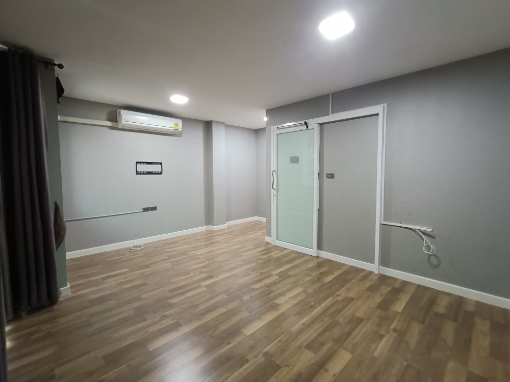 ให้เช่าทาวน์โฮมนวมินทร์ รามอินทรา : ให้เช่าทาวน์โฮม หมู่บ้าน the terrace (เดอะ เทอเรซ) ซอยรามอินทรา65 ห่างจากสถานีรถไฟฟ้าสายสีชมพู 150เมตร