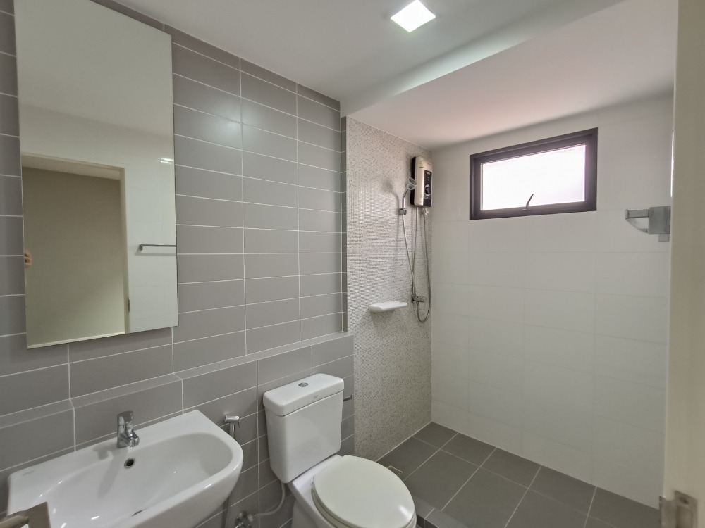 ให้เช่าทาวน์โฮมนวมินทร์ รามอินทรา : ให้เช่าทาวน์โฮม หมู่บ้าน the terrace (เดอะ เทอเรซ) ซอยรามอินทรา65 ห่างจากสถานีรถไฟฟ้าสายสีชมพู 150เมตร