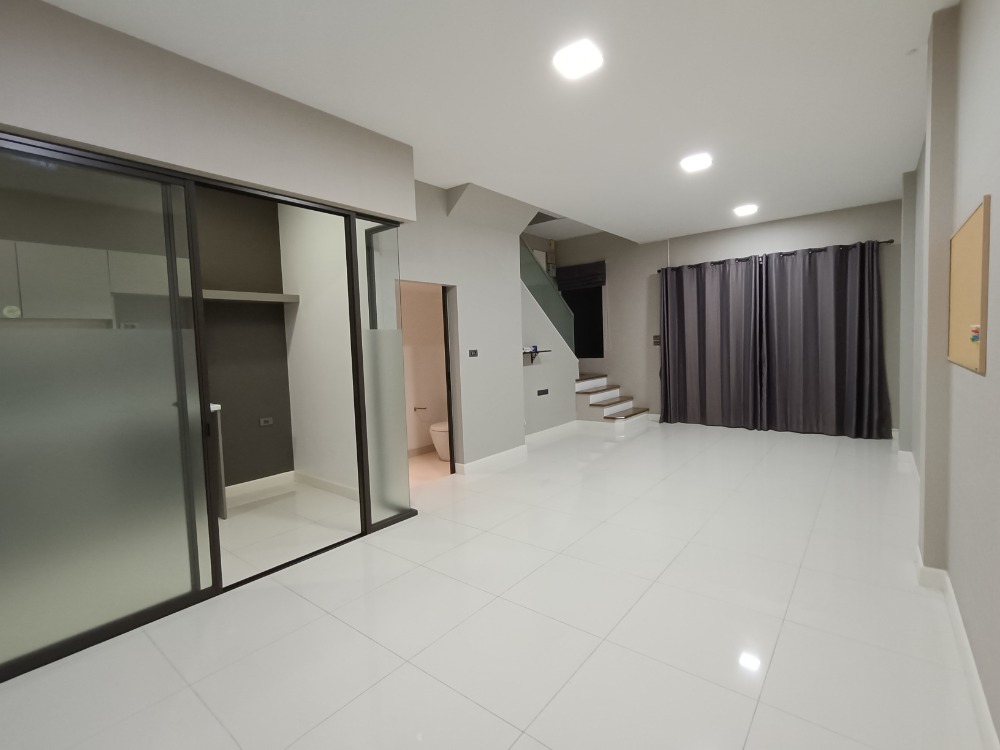 ให้เช่าทาวน์โฮมนวมินทร์ รามอินทรา : ให้เช่าทาวน์โฮม หมู่บ้าน the terrace (เดอะ เทอเรซ) ซอยรามอินทรา65 ห่างจากสถานีรถไฟฟ้าสายสีชมพู 150เมตร