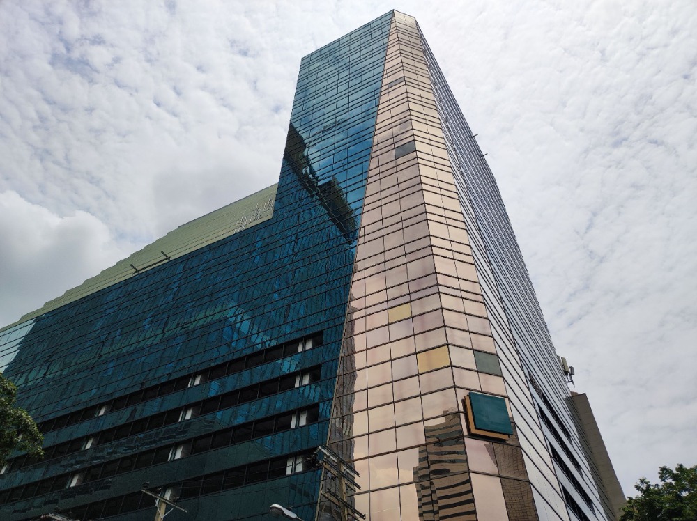 ให้เช่าสำนักงานสีลม ศาลาแดง บางรัก : ให้เช่า ออฟฟิศ พื้นที่สำนักงาน (Office For Rent) อาคาร ลิเบอร์ตี้ สแควร์ สีลม (Liberty Square Office Building) ขนาด 126 - 680 ตร.ม. (ราคา 700 บาท/ตร.ม.) ใกล้รถไฟฟ้า BTSศาลาแดง, MRTสีลม, ติดถนนสีลม, ย่านสีลม, ศาลาแดง