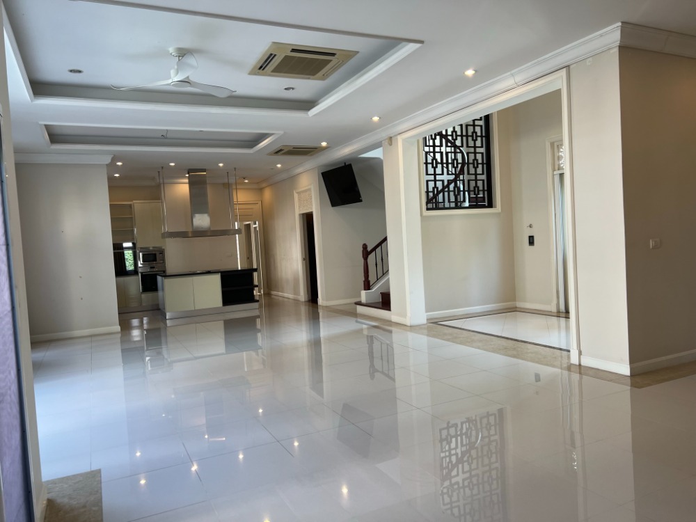 For SaleHouseKaset Nawamin,Ladplakao : Valuable price 4-bedroom house near Central Eastvill .