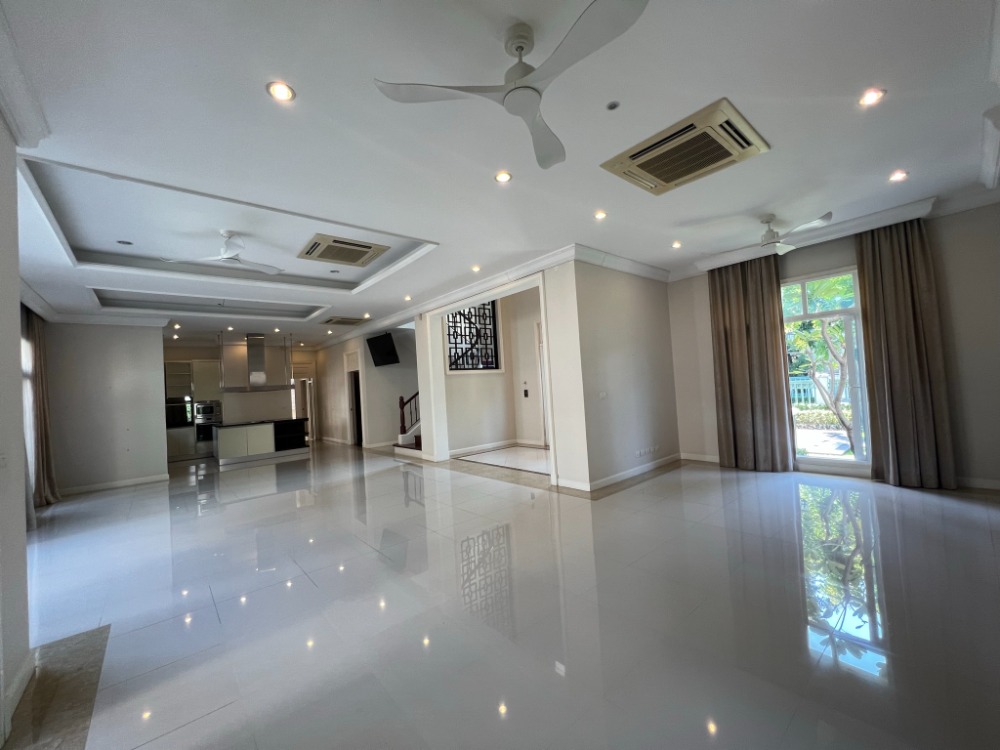 For SaleHouseKaset Nawamin,Ladplakao : Valuable price 4-bedroom house near Central Eastvill .