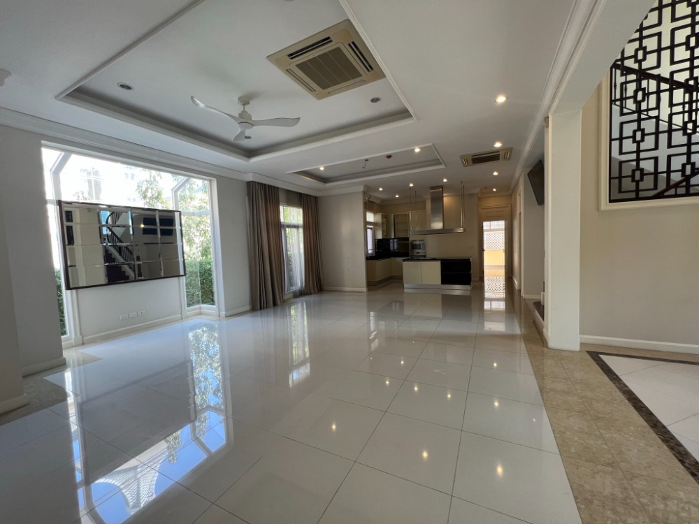 For SaleHouseKaset Nawamin,Ladplakao : Valuable price 4-bedroom house near Central Eastvill .