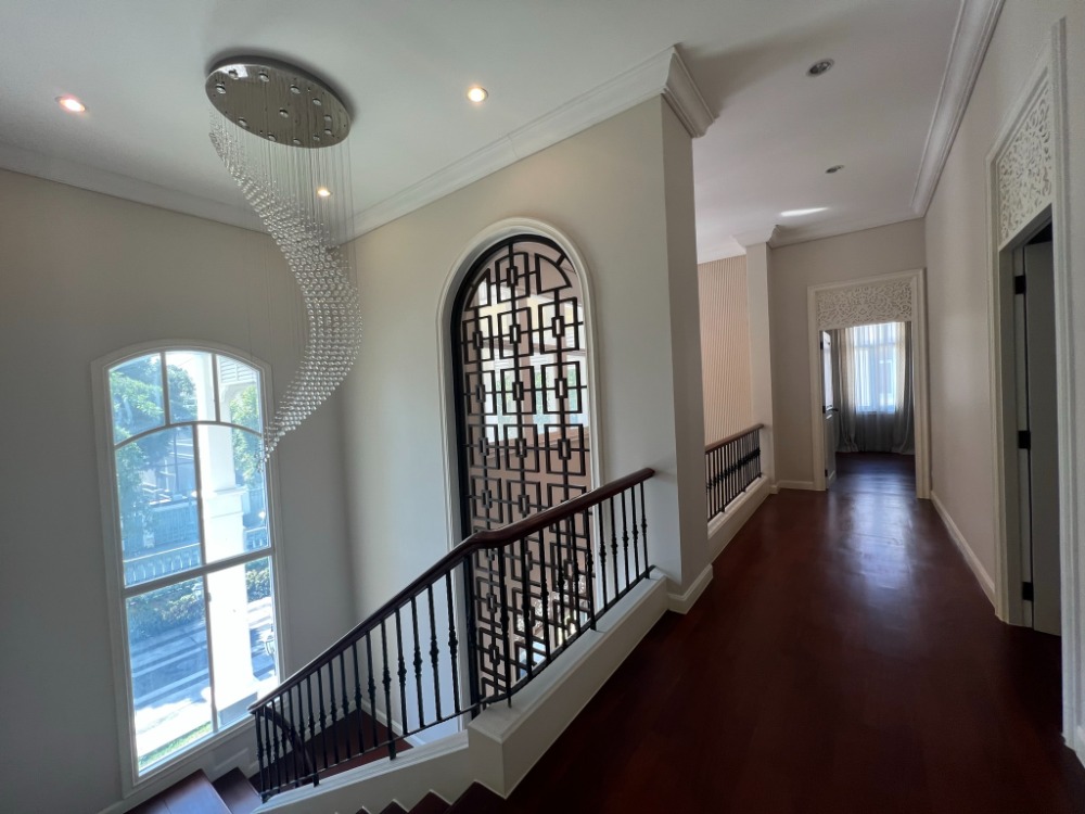 For SaleHouseKaset Nawamin,Ladplakao : Valuable price 4-bedroom house near Central Eastvill .