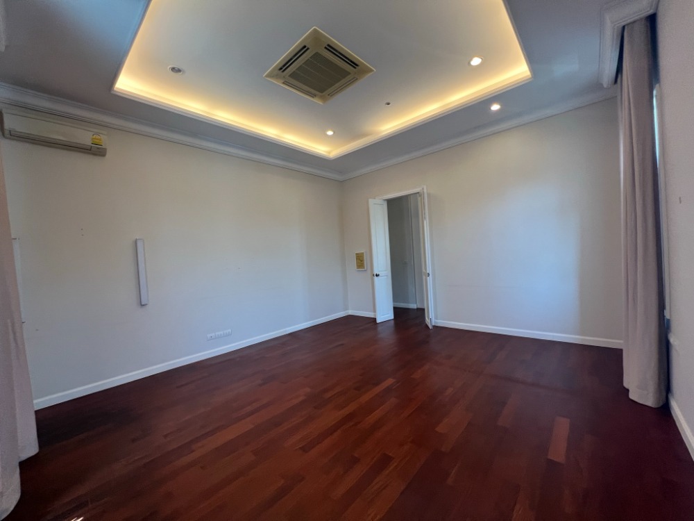 For SaleHouseKaset Nawamin,Ladplakao : Valuable price 4-bedroom house near Central Eastvill .