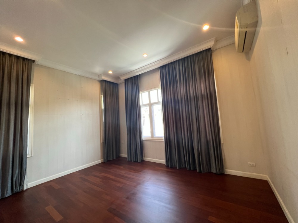 For SaleHouseKaset Nawamin,Ladplakao : Valuable price 4-bedroom house near Central Eastvill .