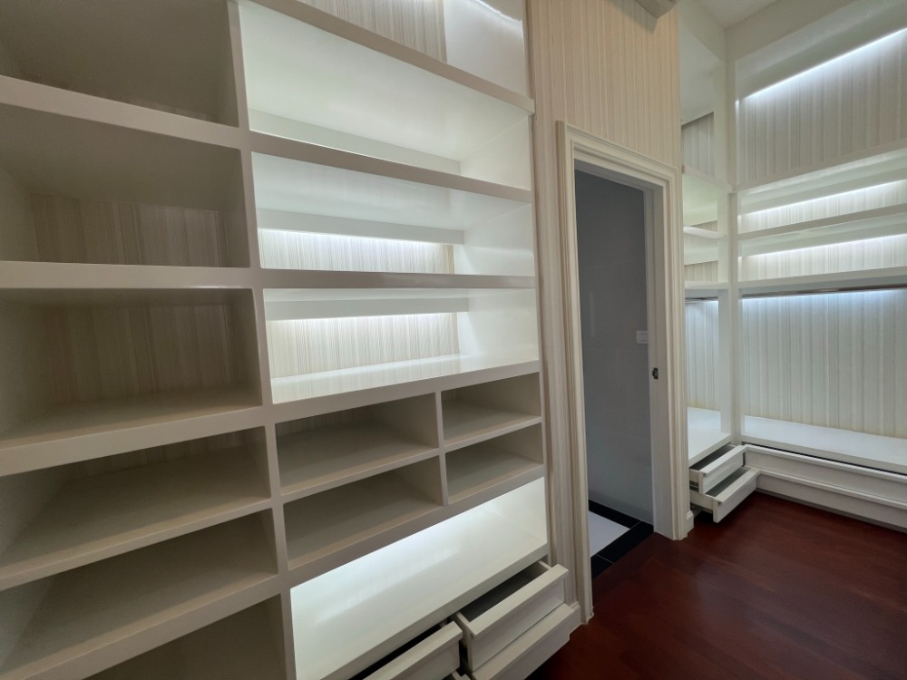 For SaleHouseKaset Nawamin,Ladplakao : Valuable price 4-bedroom house near Central Eastvill .