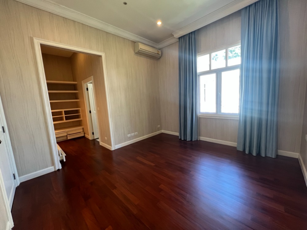 For SaleHouseKaset Nawamin,Ladplakao : Valuable price 4-bedroom house near Central Eastvill .