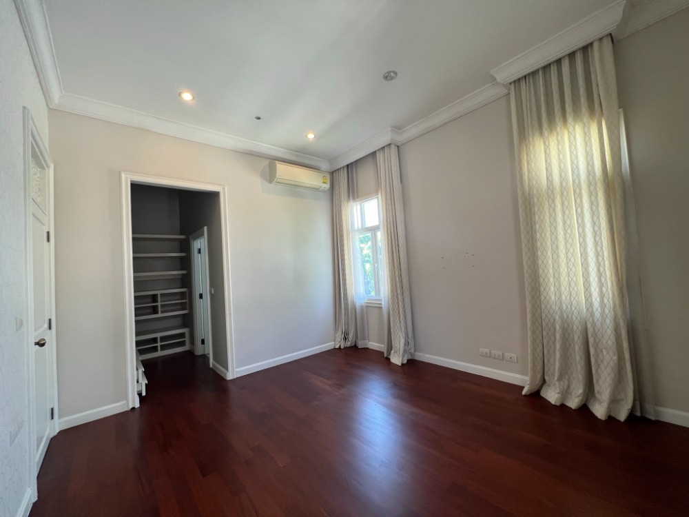 For SaleHouseKaset Nawamin,Ladplakao : Valuable price 4-bedroom house near Central Eastvill .