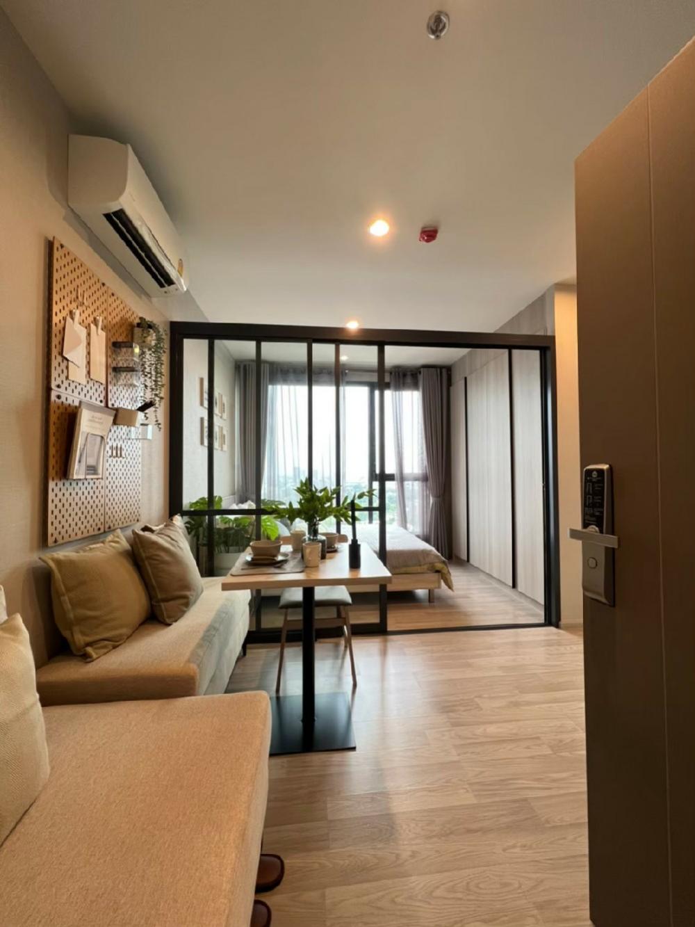 For SaleCondoBangna, Bearing, Lasalle : 1 bedroom 2.79 million 📍Free central for 3 years 😲📍 Hot sale 🎉 Fully furnished room, can carry the bag and move in Beautiful room, fully furnished with furniture @Ideo Mobi Sukhumvit Eastpoint