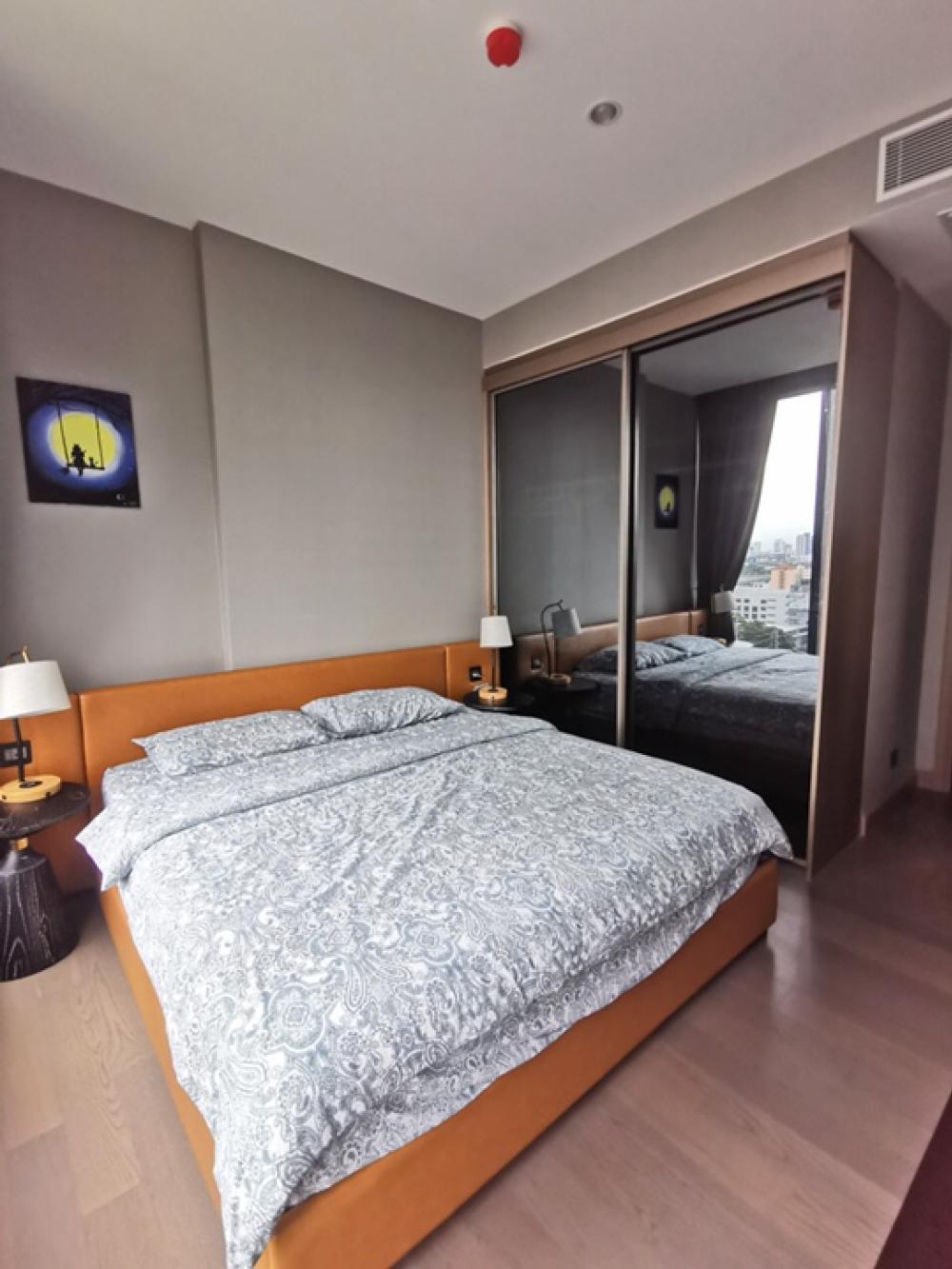 ให้เช่าคอนโดพระราม 9 เพชรบุรีตัดใหม่ RCA : Luxury condo the esse at Singha complex near mrt petchaburi for rent 1 bedroom 45 sqm.