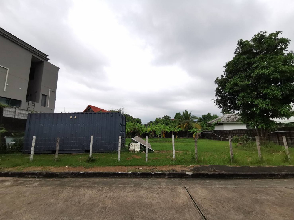 ขายบ้านพัฒนาการ ศรีนครินทร์ : Panya Village Pattanakarn 30 land for sell 165sqwah 41,500,000 Am: 0656199198