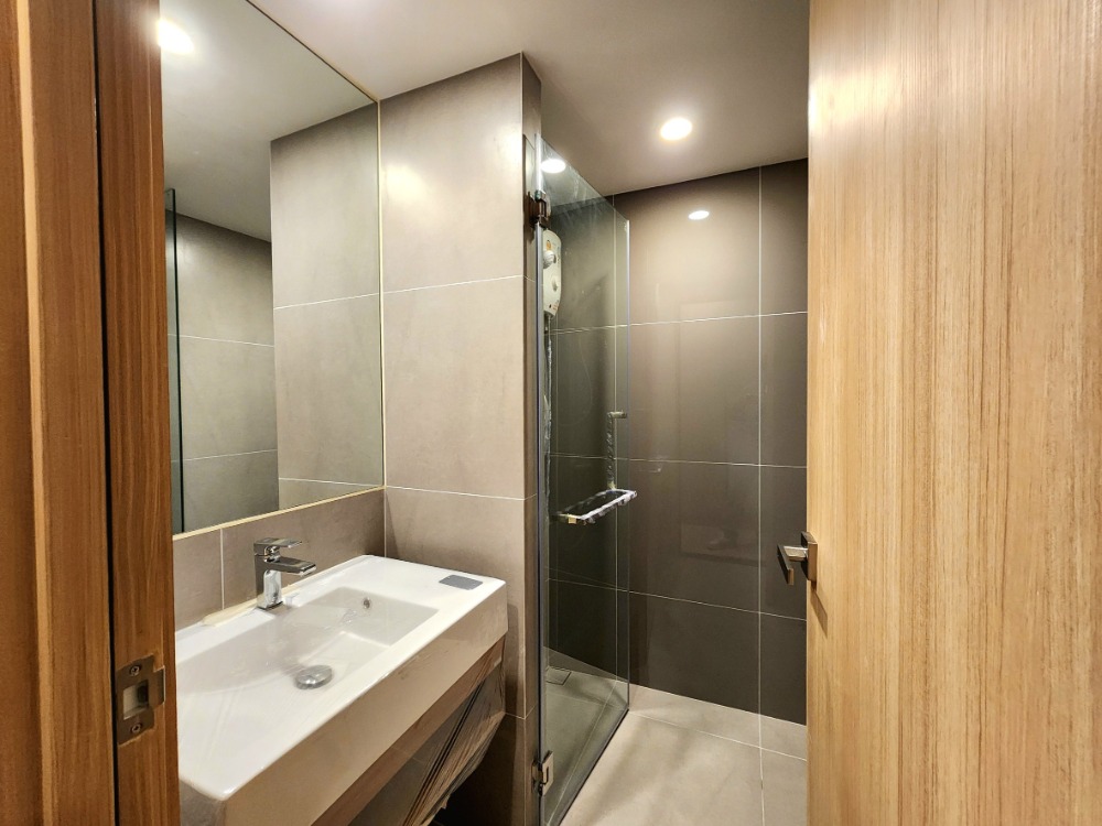 ให้เช่าคอนโดวงเวียนใหญ่ เจริญนคร : ว่างครับผม**สถานะตามภาพปก มีเครื่องซักผ้า แอร์ 2 ตัว!! มีห้องใหม่มือ 1 The Most อิสรภาพ** ชั้น 4  พร้อมอยู่ ใกล้ศิริราชที่สุด SN517.69