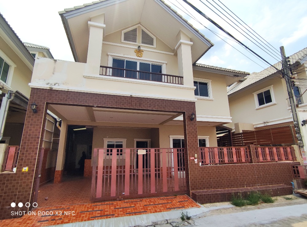 ให้เช่าบ้านปิ่นเกล้า จรัญสนิทวงศ์ : ให้เช่าบ้าน พื้นที่ใช้สอยกว้างขวาง ใกล้ BTS/MRT บางหว้า หมู่บ้านอิ่มอัมพร 2 บนถนนราชพฤกษ์