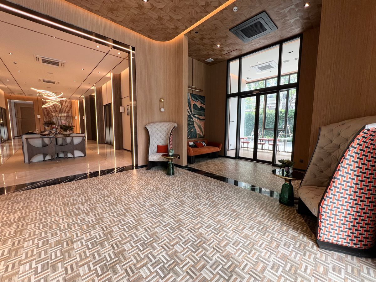 ขายดาวน์คอนโดอ่อนนุช อุดมสุข : Urgent!!! Unit Hot rare item 53sqm. special VVIP price call 084 388 9800