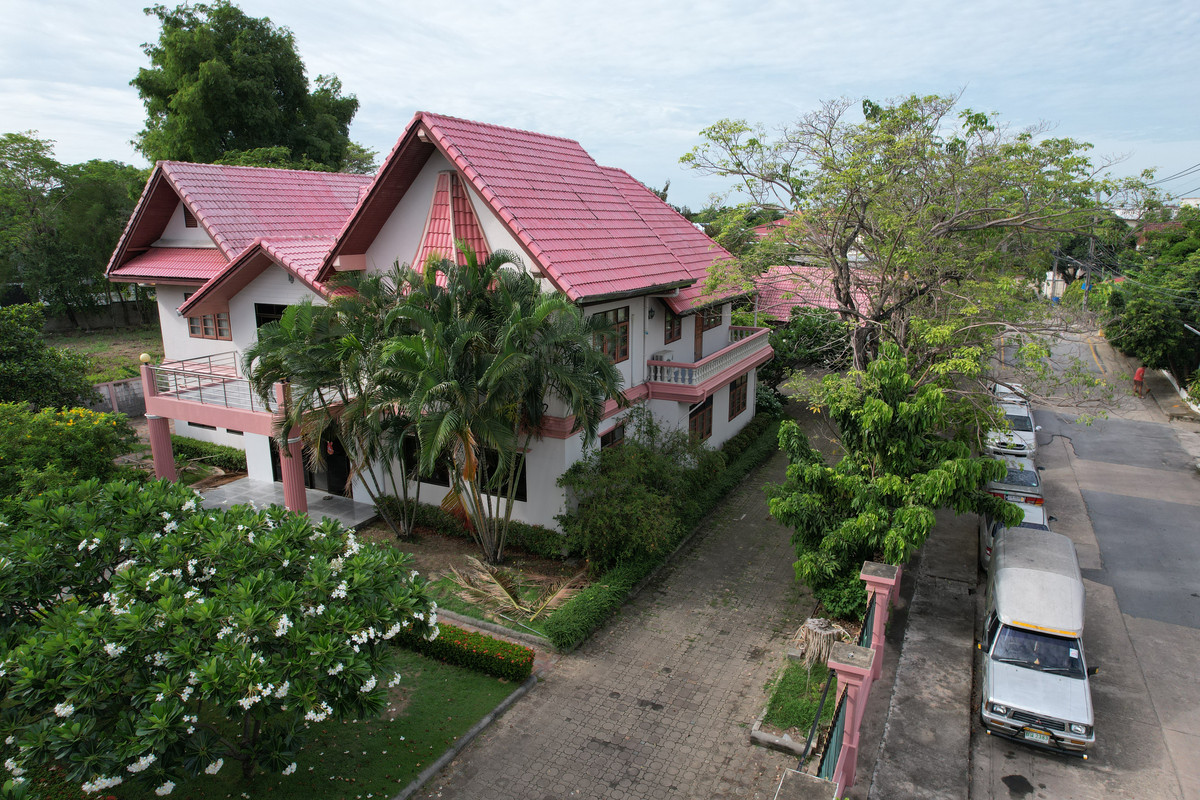 ขายบ้านพระราม 2 บางขุนเทียน : ขายบ้านเดี่ยวพระราม 2 หลังใหญ่ ราคานี้คุ้มมาก เหมาะกับครอบครัวใหญ่ ใกล้เซ็นทรัล โรงเรียนรุ่งอรุณ