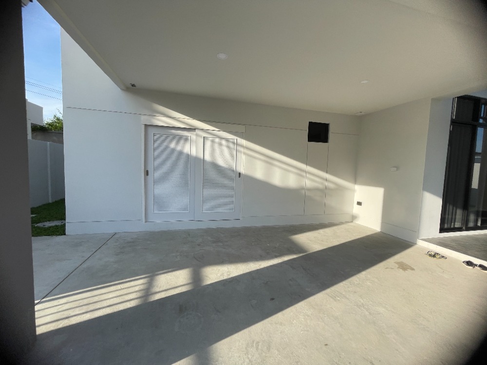 For SaleHousePathum Thani,Rangsit, Thammasat : Luxury 3-storey detached house for sale, Baan Nara Wongwaen-Ramintra, Modern European style, fully furnished. Near the entrance to the Chalong Rat Expressway (Chatuchot checkpoint), Fashion Island and The Promenade, Synphaet Hospital