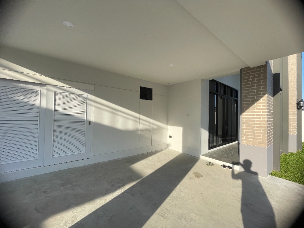 For SaleHousePathum Thani,Rangsit, Thammasat : Luxury 3-storey detached house for sale, Baan Nara Wongwaen-Ramintra, Modern European style, fully furnished. Near the entrance to the Chalong Rat Expressway (Chatuchot checkpoint), Fashion Island and The Promenade, Synphaet Hospital